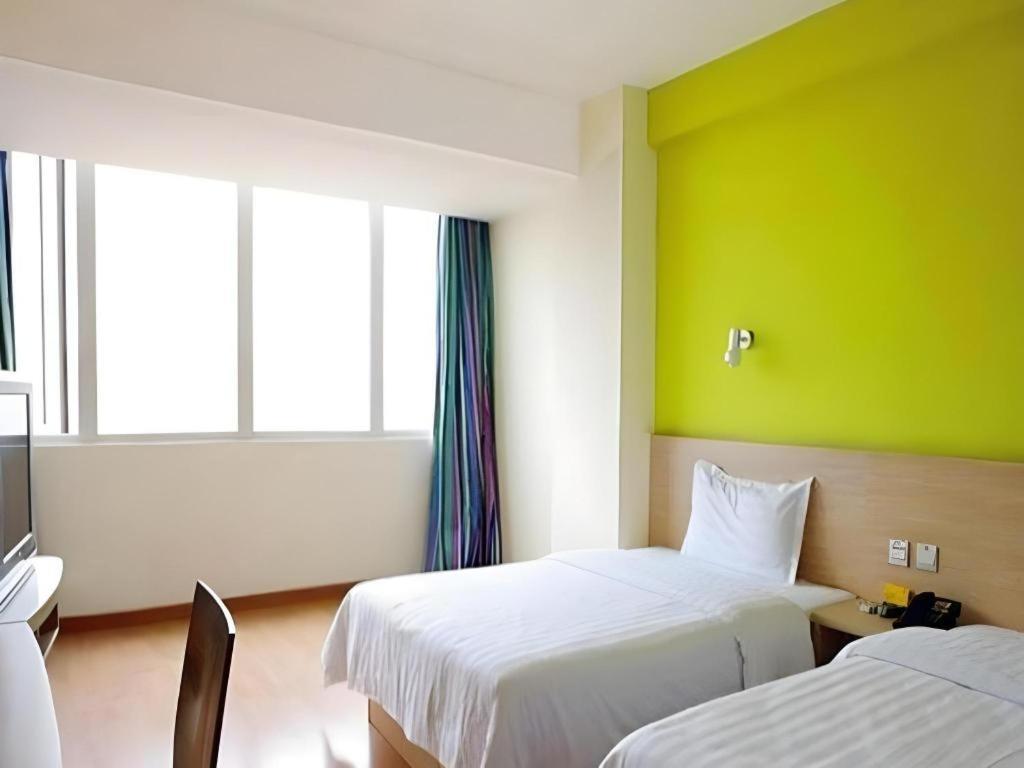 7 Days Inn Luzhou Commercial Pedestrian Street Center Extérieur photo