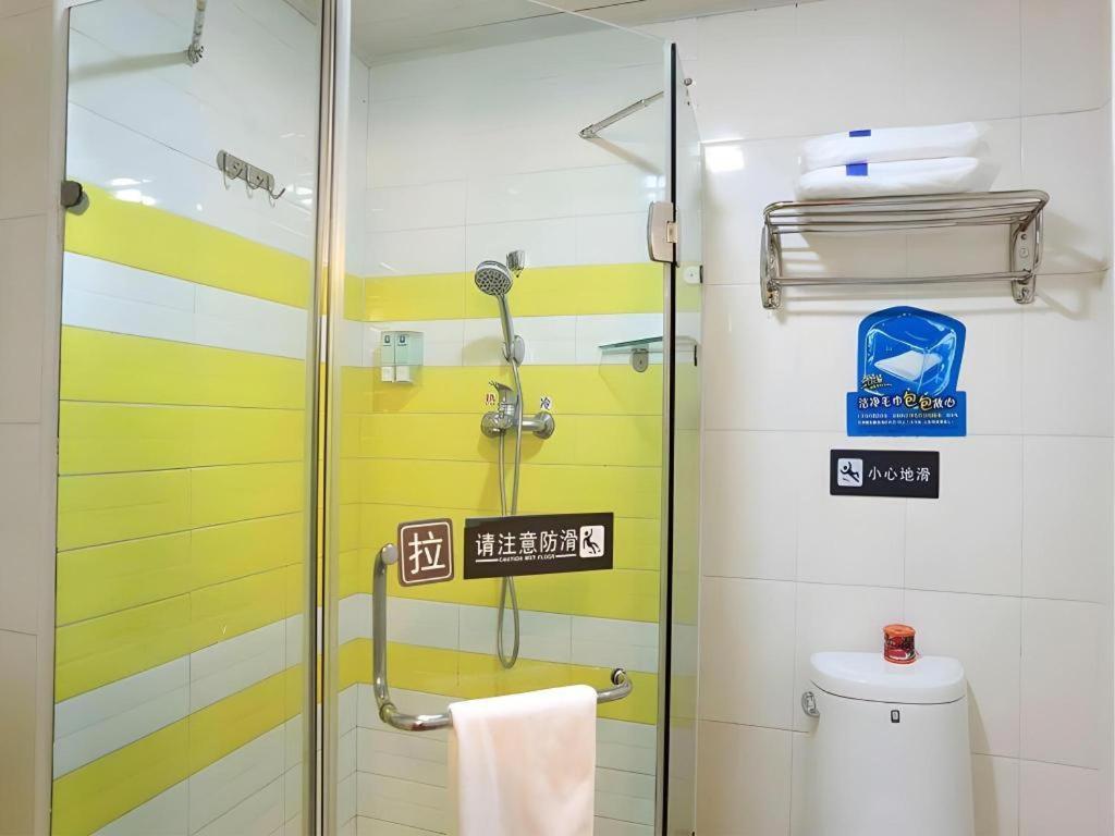 7 Days Inn Luzhou Commercial Pedestrian Street Center Extérieur photo
